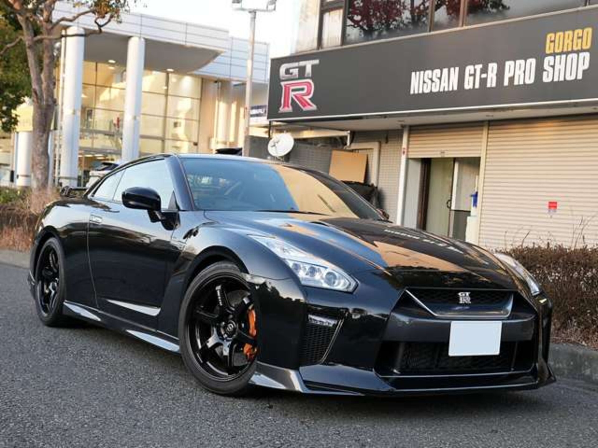 R35 Gt R Trackedition Engineered By Nismo 6dct Nismo Sports Resetting 8000km 日産 Gt R3 8 トラックエディション Engineered By Nismo 4wd Nismoスポーツリセッティング 禁煙 メテオフレークブラックパール 車両本体価格 1168 0万円 Jdm 中古車紹介