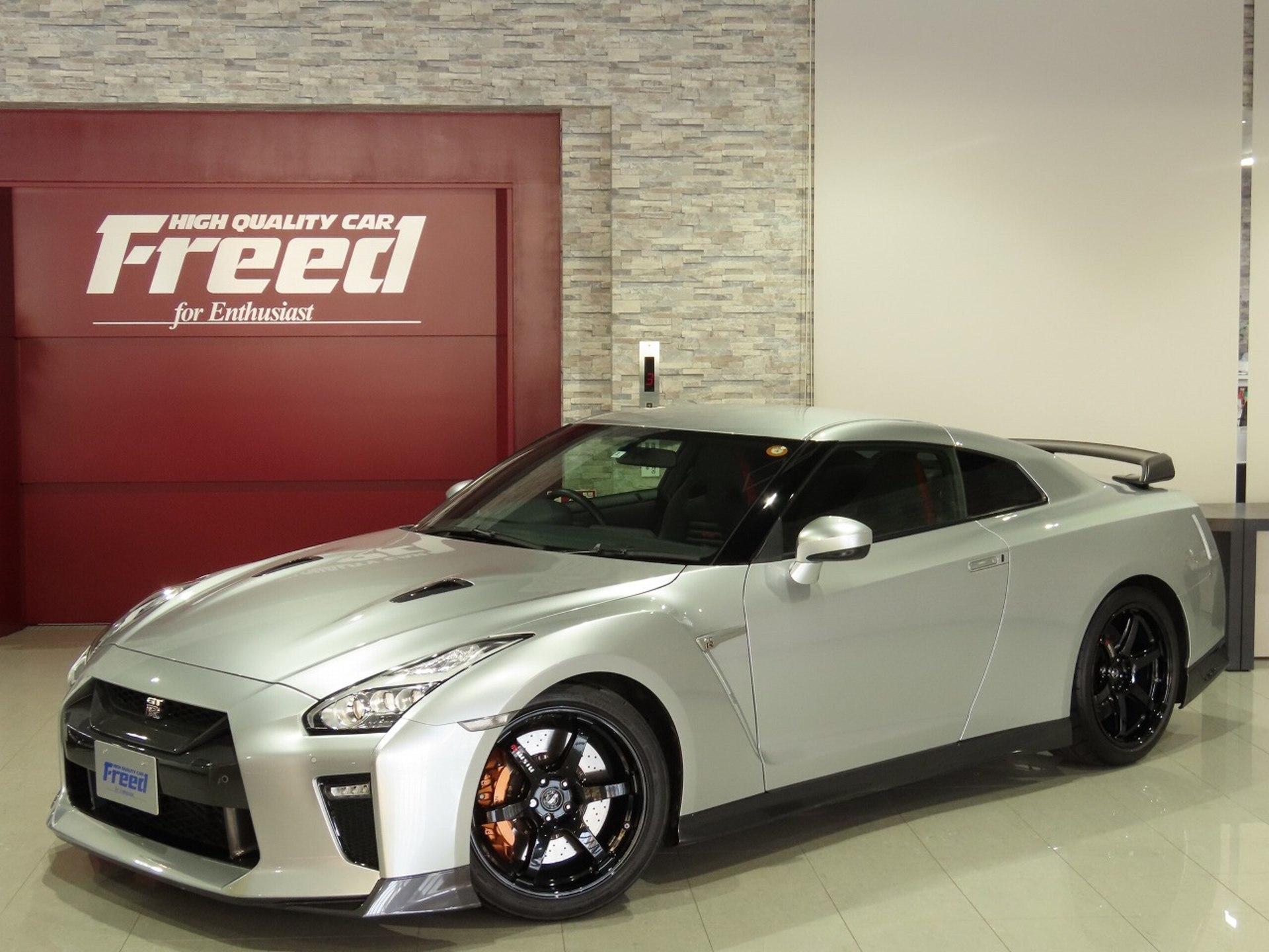 R35 Gt R Track Edition Engineered By Nismo 6dct Sports Resetting 100km 日産 Gt R3 8 トラックエディション Engineered By Nismo 4wd Nismoスポリセ カーボンリヤスポイラー アルティメイトメタルシルバー 車両本体価格 1248 5万円 Jdm 中古車紹介